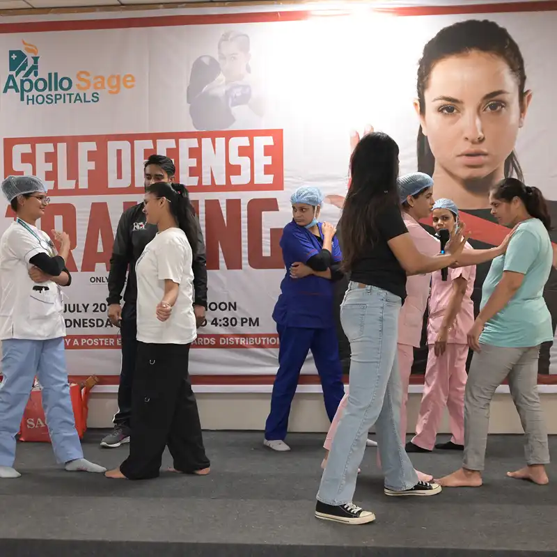 अपोलो सेज हॉस्पिटल में महिला स्टाफ के लिए सेल्फ डिफेंस ट्रेनिंग का आयोजन
